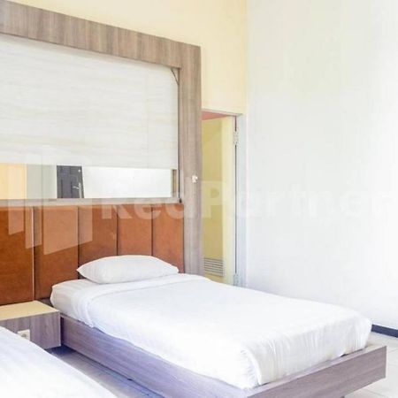 My Hommy Homestay Mitra Reddoorz Surabaya Buitenkant foto