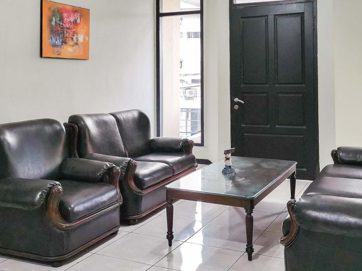 My Hommy Homestay Mitra Reddoorz Surabaya Buitenkant foto