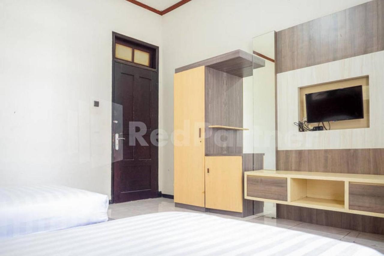 My Hommy Homestay Mitra Reddoorz Surabaya Buitenkant foto
