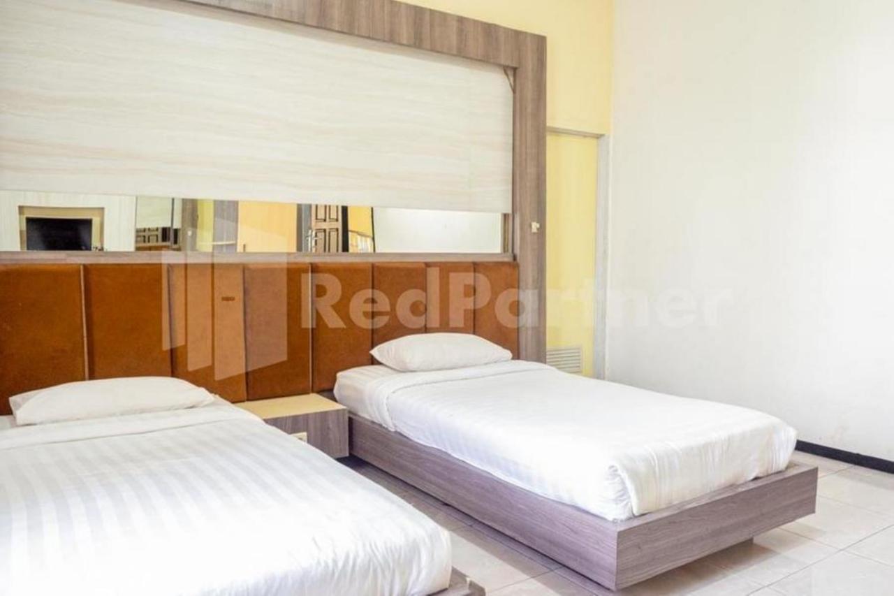 My Hommy Homestay Mitra Reddoorz Surabaya Buitenkant foto